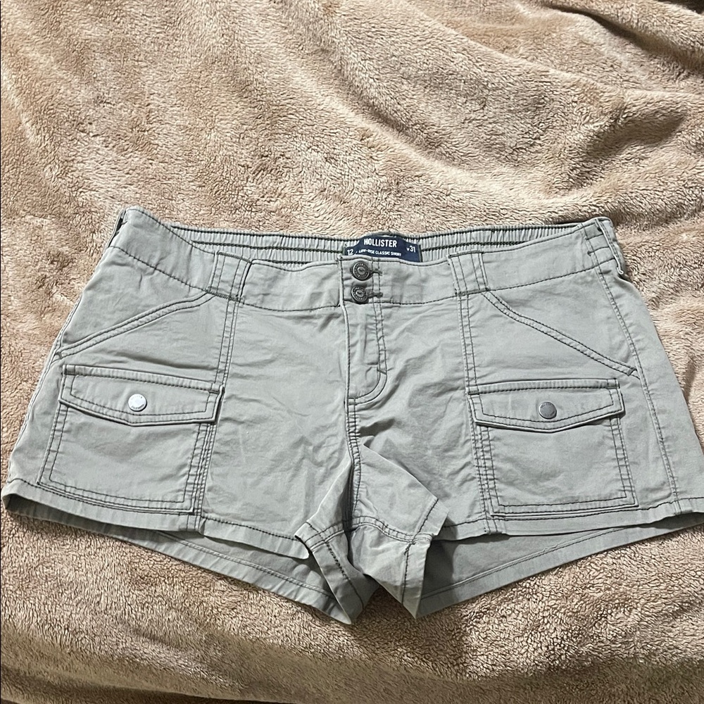 Hollister Women's Cargo Shorts in Green